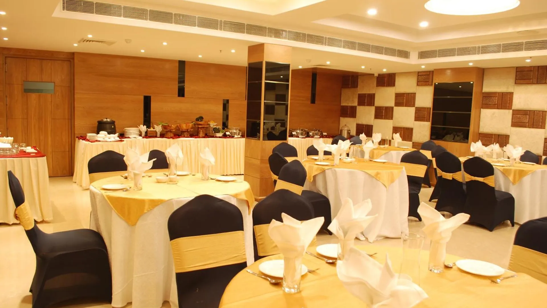 ***  Glades Hotel Mohali India