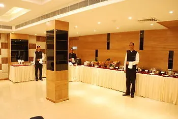 Glades Hotel Mohali 3*, Chandigarh